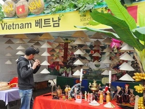 Le stand du Vietnam lors du festival "HaHa Asian Festival 2011" (Source: Nguyen Cuong/Vietnamplus)