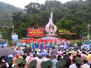 Le meeting de conmémoration du 50e anniversaire de l'ouverture de la piste Ho Chi Minh en mer (Photo: Ly Kha/AVI) 
