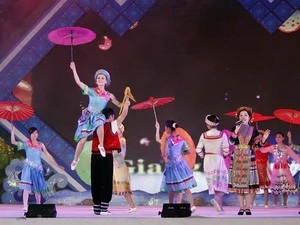 Représentation artistique lors de la cérémonie d'ouverture. (Photo: Thanh Tung/AVI)
