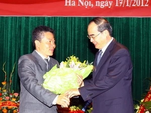 Le vice-Premier ministre Nguyen Thien Nhen et le professeur Ngo Bao Chau à la cérémonie de présentation de VIASM. (Photo: Quy Trung/AVI)
