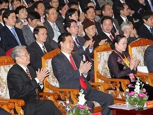 Le PM à une conférence de promotion de l'investissement à Quang Ninh pour 2012. (Photo: Duc Tam/AVI)