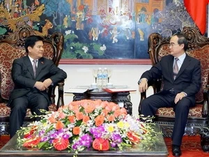 Le vice-Premier ministre Nguyen Thien Nhan reçoit le gouverneur du Yunnan, Li Jiheng. (Photo: Duong Giang/AVI)