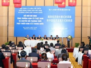 Fin du 8e colloque théorique entre le PCV et le PCC (Photo: Duong Giang/AVI)