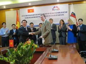 La cérémonie de signature du mémorandum sur la reconnaissance par l'AELE du statut d'économie de marché au Vietnam. (Photo: Đuc Duy/AVI) 