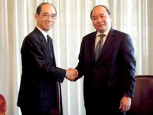 le vice-Premier ministre Nguyen Xuan Phuc rencontre le président de la Cour suprême du Japon, Takesaki Hironobu. (Source: PX Tokyo)