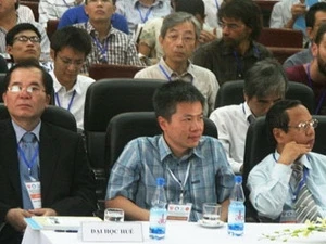 Le professeur Ngo Bao Chau à la conférence (Source: dantri)