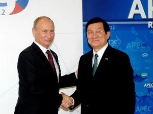Le président vietnamien Truong Tân Sang (droite) et son homologue russe Vladimir Poutine. (Photo: Nguyen Khang/AVI)