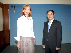Le vice-ministre vietnamien des AE Bui Thanh Son et le secrétaire d’Etat du ministère allemand des AE, Emily Haber. (Source: AVI)
