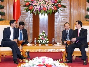 Le Premier ministre Nguyen Tan Dung reçoit le vice-Chancelier et ministre fédéral allemand de l'Économie et des Technologies, M. Philipp Rösler. (Photo: Duc Tam/AVI)