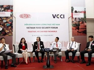 Les agronomes et businessmen lors du forum sur la sécurité alimentaire à Hô Chi Minh-Ville (Photo: Hoang Hai/AVI)