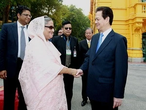 Le Premier ministre Nguyen Tan Dung et son homologue bangladais, Mme Sheikh Hasina (Photo: Duc Tam/AVI)