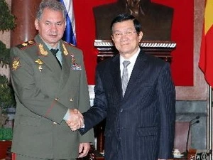 Le président vietnamien Truong Tân Sang reçoit le ministre russe de la Défense le général Sergueï Choïgou. (Source: AVI)