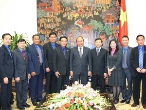 Le vice-Premier ministre Nguyên Xuan Phuc et les délégués. (Photo: Dương Giang/ AVI)