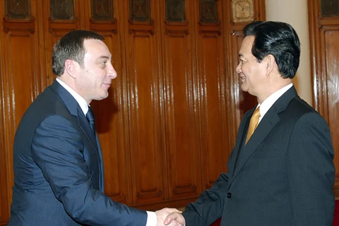 Le Premier ministre Nguyên Tân Dung et M. Nicolaï Snopkov, ministre biélorusse de l'Economie (Source: baodientu.chinhphu.vn)