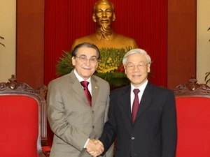 Le secrétaire général PCV Nguyên Phu Trong reçoit le président du Parti communiste du Brésil, Renato Rabelo. (Photo: AVI)