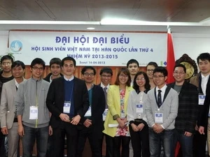 Le nouveau comité exécutif de la VSAK pour le mandat 2013-2015 (Photo: Viet Cuong/vietnamplus)