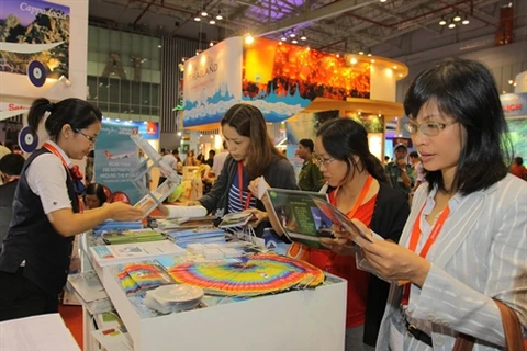 VITM Ha Noi 2013 vise à renforcer la coopération touristique et à élever la conscience de la société sur le rôle du tourisme dans le développement socio-économique. Photo : Phuong Vy/VNA