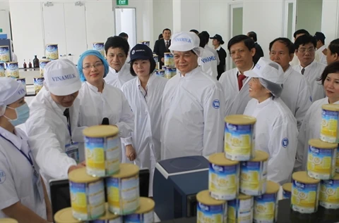 Inauguration d'une nouvelle usine de la Société de produits laitiers du Vietnam (Vinamilk) dans la province de Binh Duong (Sud) en avril dernier. Photo : Thanh Vu/VNA