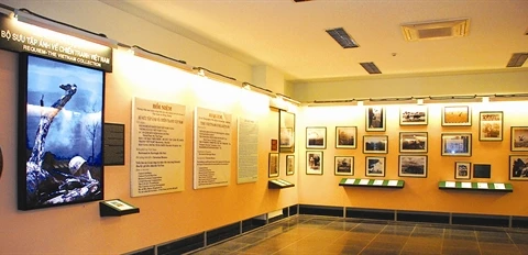 Les photos sont exposées au Musée des vestiges de guerre de Hô Chi Minh-Ville. Photo : VNA 