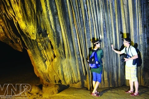 La grotte de Thiên Duong (Paradis) est considérée comme l'une des plus grandioses et des plus longues grottes d’Asie par l'Association britannique de Spéléologie. Photo: Tât Son/VNA