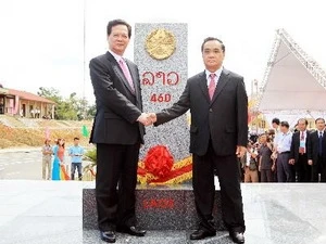 Le Premier ministre Nguyên Tân Dung et son homologue laotien hongsing Thammavong. (Source: VNA) 
