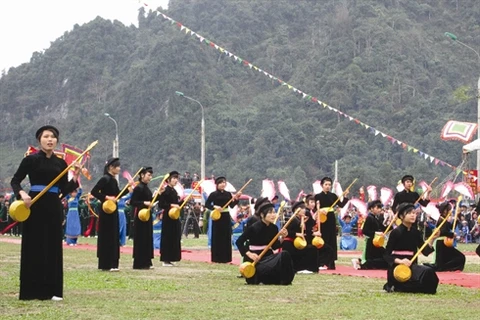 Le hát then est un art culturel immatériel ancien qui joue un rôle important dans la vie spirituelle de l’ethnie Tày. Photo : Cuong Hang/VNA