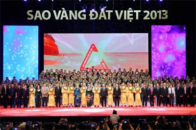 La cérémonie de remise du prix "Etoile d'or du Vietnam 2013". 