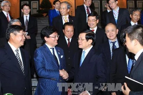 Le président Truong Tan Sang et la délégation japonaise participant au Forum VJES 2013 (Source: VNA)