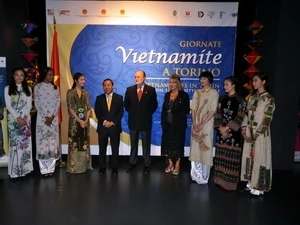L'ouverture de l'exposition "Espace culturelle du Vietnam" à la ville de Turin, en Italie. Photo : VNA