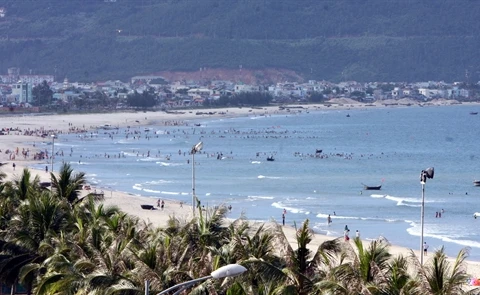 La plage My Khê de Dà Nang est l'une des six plus belles plages du monde, selon le magazine économique américain Forbes. Photo : Trong Duc/VNA