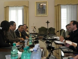 La délégation de la Commission des Affaires religieuses du gouvernement travaille avec le vice-ministre des Affaires étrangères Mgr Antoine Camilleri. 
