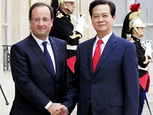 Le Premier ministre Nguyen Tan Dung a eu une entrevue avec le président français Francois Hollande (Photo: Đức Tám/VNA) 