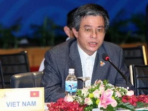 La délégation vietnamienne est conduite par le vice-ministre des Affaires étrangères Pham Quang Vinh (Source: VNA)