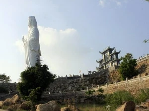 La statue de Kouan Yin de la pagode Linh Ung-Bai But de Da Nang. Photo : VNA