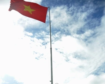La cérémonie d'inauguration du mât du drapeau national à Ly Son (Source: Internet)