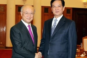 Le PM Nguyên Tân Dung reçoit le directeur général de l'AIEA, Yukiya Amano, Photo : Duc Tam