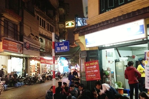 Un coin de la rue Ta Hiên qui est piétonnière dans les vendredis, samedis, dimanches en soirée. 