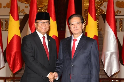 Le Premier ministre Nguyen Tan Dung et le président de l'Assemblée consultative du peuple d'Indonésie, M. Sidarto Danusubroto (Source: VNA)