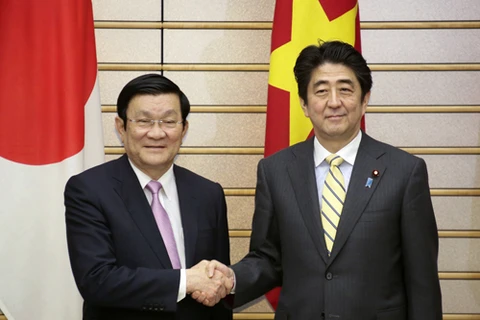 Le président du Vietnam Truong Tan Sang et le Premier ministre japonais Shinzo Abe. Photo : VNA