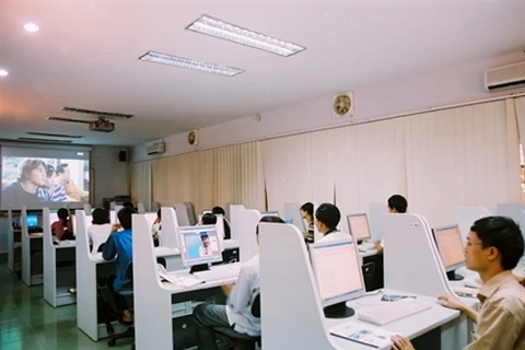 Le développement des formations en ligne est une récente évolution de l'éducation au Vietnam. Photo : Internet