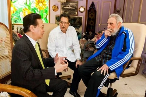 Le PM Nguyen Tan Dung est reçu par le leader Fidel Castro. (Source: VNA)