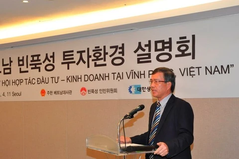 M. Pham Van Vong, secrétaire du Comité du Parti et président du Comité populaire de Vinh Phuc participe à une conférence à Séoul.