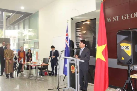 Le Consul général vietnamien, M. Le Viet Duyen prend la parole à la cérémonie d'ouverture. Source: VNA