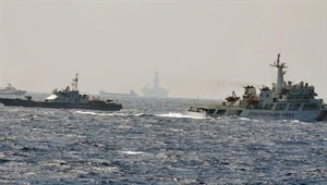 Ce mercredi, la Chine déployait 95 navires pour protéger la plate-forme Haiyang Shiyou-981 implantée illégalement en pleine ZEE et sur le plateau continental du Vietnam. Photo : Garde-Côte Vietnam