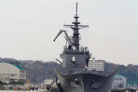 Le navire de débarquement Kunisaki battant pavillon japonais. (Source: wiki)