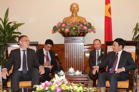 Le vice-PM et ministre des AE Pham Binh Minh et le secrétaire d'Etat du ministère allemand des AE, Markus Ederer. (Source: VNA)
