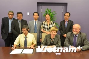 La cérémonie de signatue d'une lettre d'intention (LOI) entre le Vietnam et le Canada. Photo : VNA