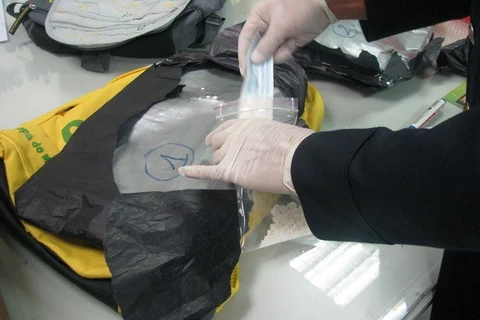 Saisie de près de 3,97 kg de cocaïne à Tan Son Nhat. Photo : Vietnamplus/VNA