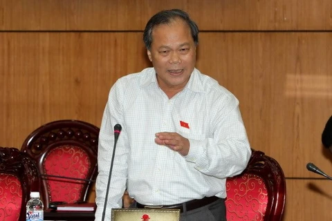 Phan Trung Ly, président de la Commission de la loi de l'AN, lors de la séance de mercredi matin de la 30e réunion du Comité permanent de l'AN de la 13e législature. Photo : VNA