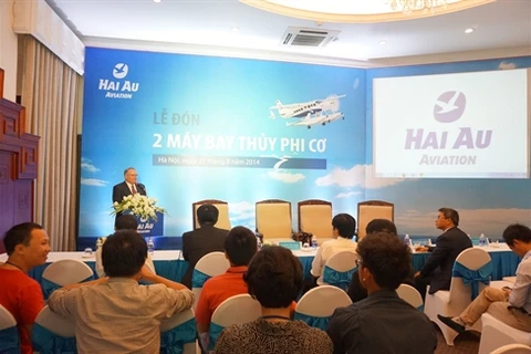 Cérémonie de remise de deux hydravions Cessna Grand Caravan 208B-EX à la compagnie aérienne par actions Hai Âu, le 21 août à Hanoi. (Source : VNA) 